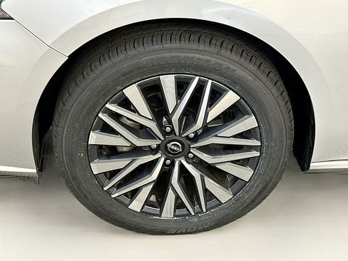 Used 2024 Nissan Altima 2.5 SV AWD/4WD image 34
