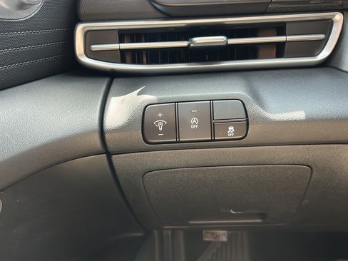 Used 2025 Hyundai Elantra SE FWD image 26
