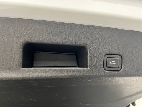 Used 2024 Chevrolet Traverse LT image 44