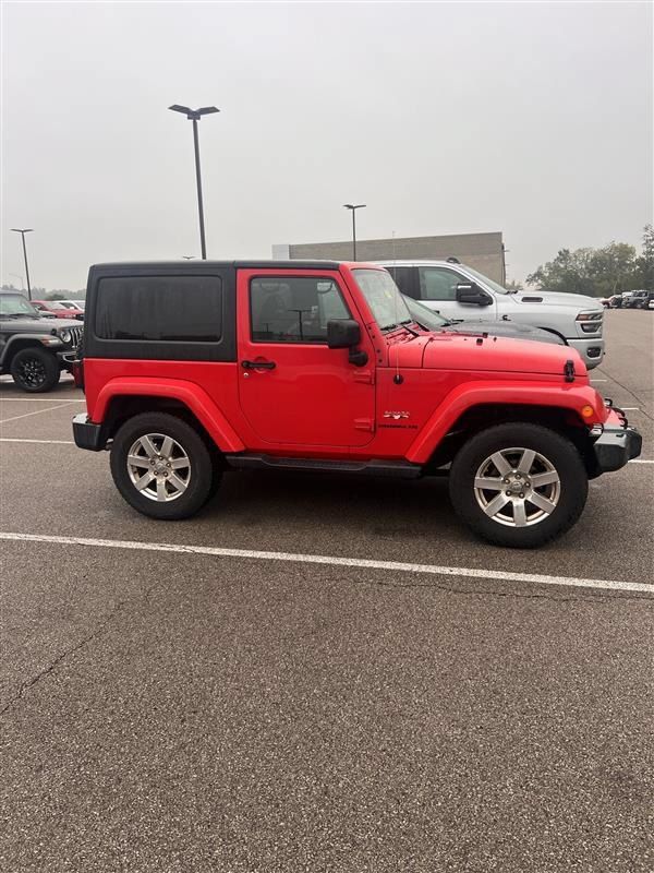 Used 2017 Jeep Wrangler Sahara w/ Connectivity Group AWD/4WD image 3