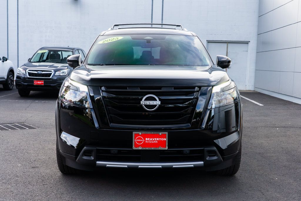 Used 2025 Nissan Pathfinder Platinum w/ Black Appearance Package AWD/4WD image 2