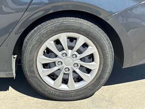 Used 2023 Kia Forte LX image 5