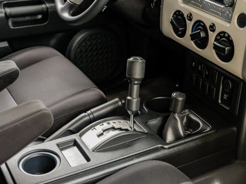 Used 2012 Toyota FJ Cruiser 4WD image 22