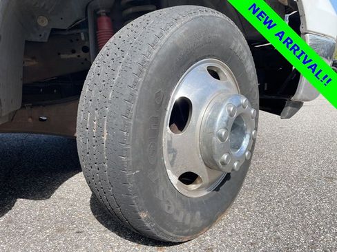 Used 2005 Ford F350 Lariat image 2