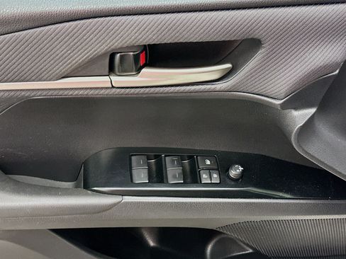 Used 2025 Toyota Camry SE FWD image 15
