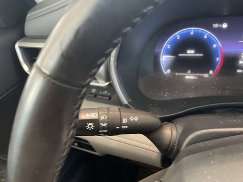 Used 2023 Toyota Highlander Platinum image 25