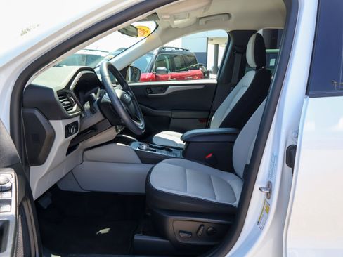 Used 2024 Ford Escape Active AWD/4WD image 9