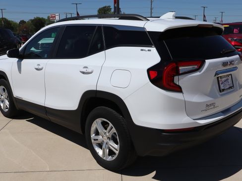 Used 2024 GMC Terrain SLE w/ Driver Convenience Package AWD/4WD image 7