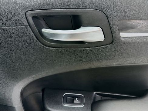 Used 2020 Chrysler 300 Touring image 30