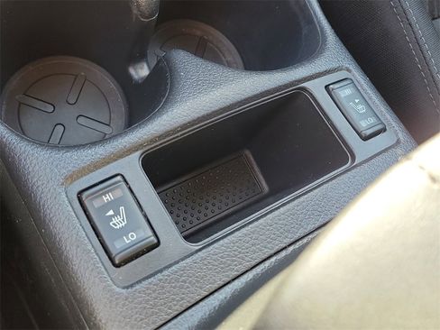 Used 2018 Nissan Rogue SV w/ Premium Package image 14