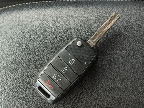 Used 2018 Kia Soul + FWD image 31