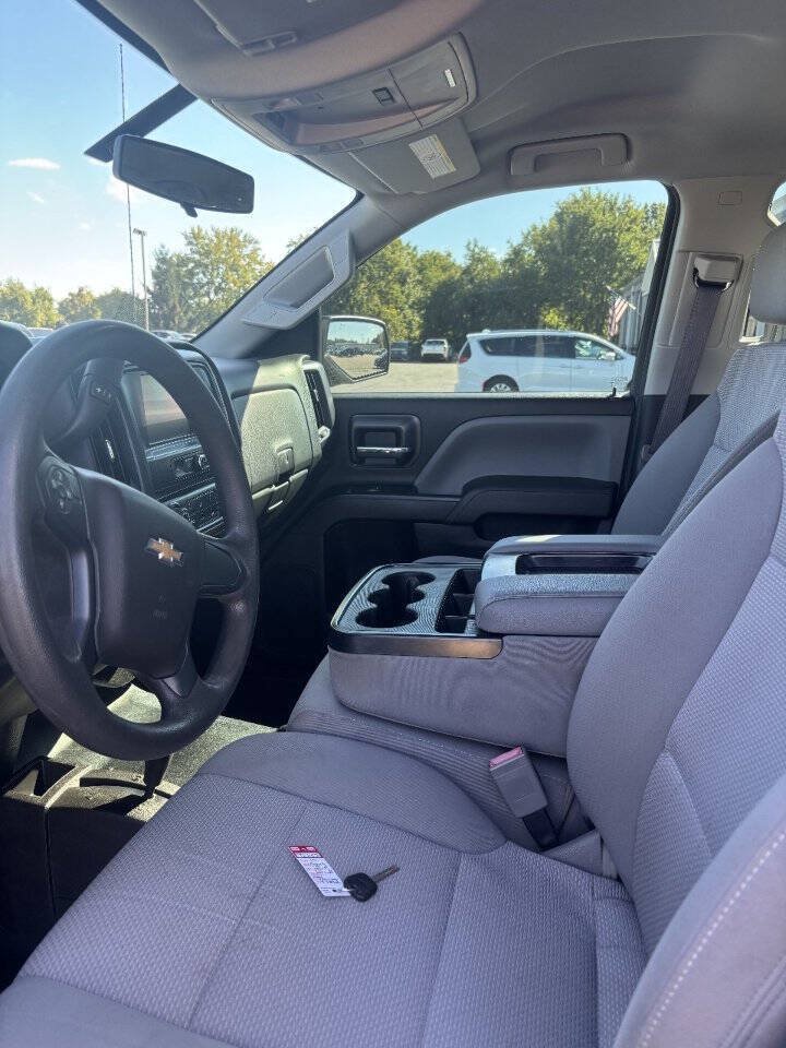 Used 2017 Chevrolet Silverado 2500 W/T AWD/4WD image 4