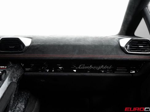 Used 2018 Lamborghini Huracan Performante image 37