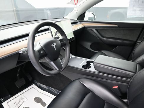 Used 2022 Tesla Model Y Long Range image 27