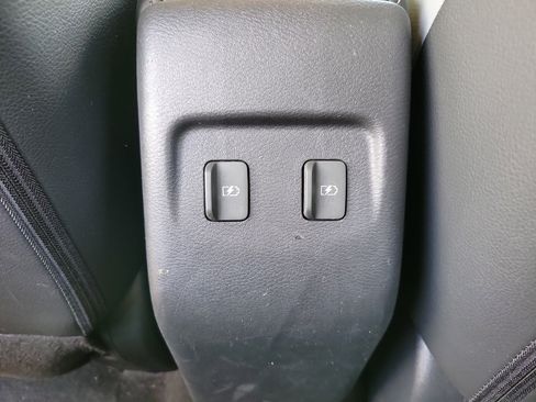 Used 2023 Nissan Kicks SR w/ SR Premium Package image 10