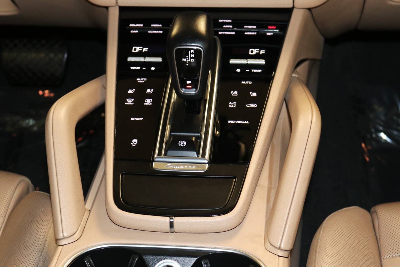 Used 2020 Porsche Cayenne Turbo AWD/4WD image 48