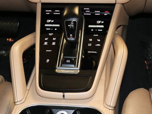 Used 2020 Porsche Cayenne Turbo AWD/4WD image 48