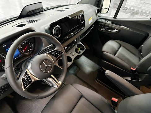 New 2025 Mercedes-Benz Sprinter 2500 image 22
