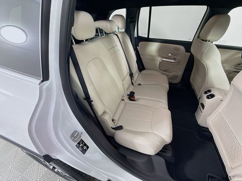 Used 2025 Mercedes-Benz GLB 250 4MATIC image 26