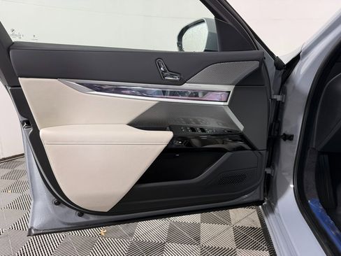 New 2025 BMW 760i xDrive w/ Executive Package image 18
