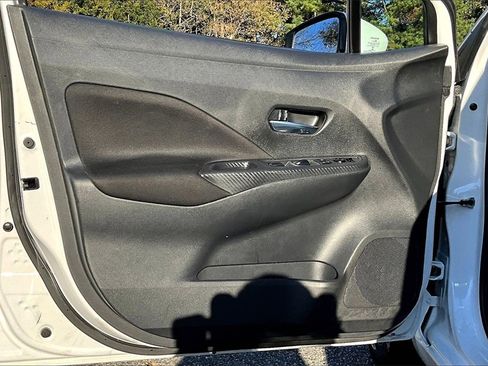 Used 2022 Nissan Versa SV image 18