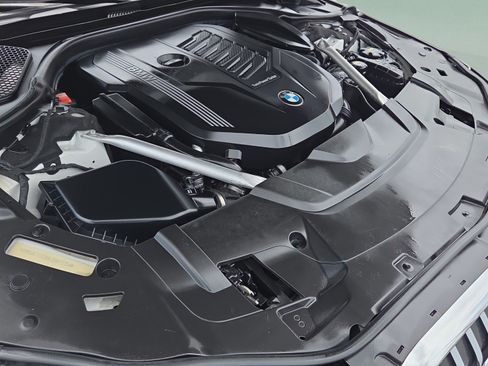 Used 2020 BMW 740i w/ M Sport Package RWD image 18