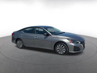 Used 2025 Nissan Altima 2.5 SV FWD video 2