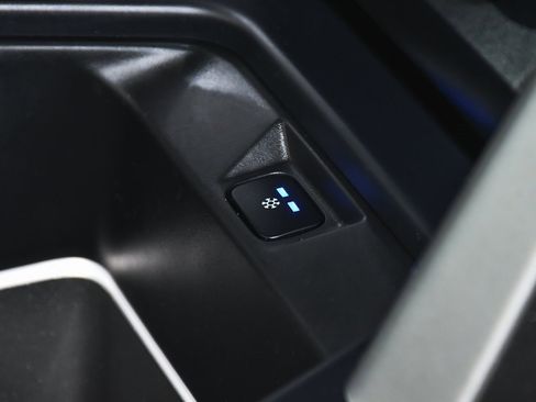 Used 2024 Land Rover Defender 130 X image 33