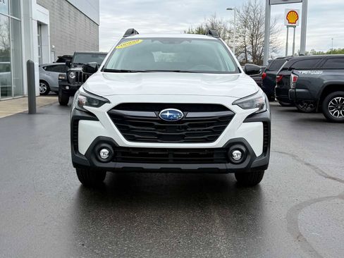 Used 2025 Subaru Outback Premium w/ Popular Package #1A AWD/4WD image 2