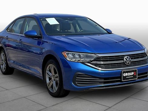 Used 2024 Volkswagen Jetta SE FWD image 3