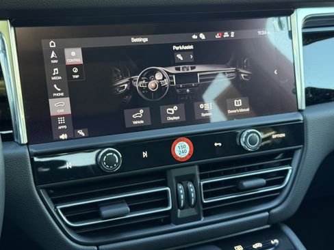 Used 2025 Porsche Macan image 21