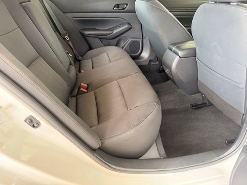 Used 2025 Nissan Altima 2.5 SV FWD image 34