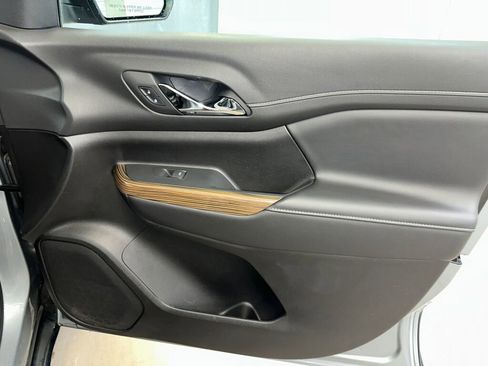 Certified 2023 GMC Acadia SLE w/ Driver Convenience Package image 32