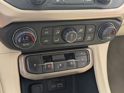 Used 2023 GMC Acadia Denali image 25