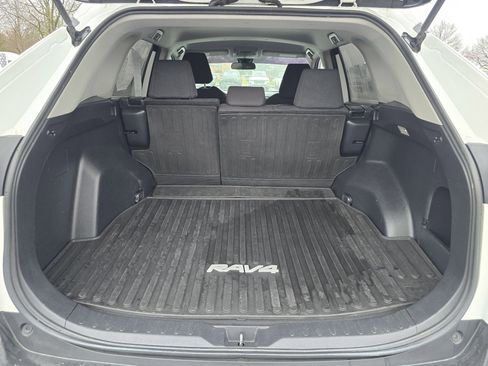 Used 2020 Toyota RAV4 LE image 19