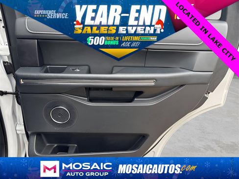 Used 2024 Ford Expedition XLT image 11