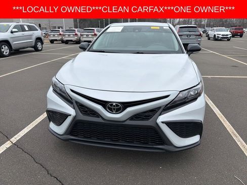 Used 2024 Toyota Camry SE image 3