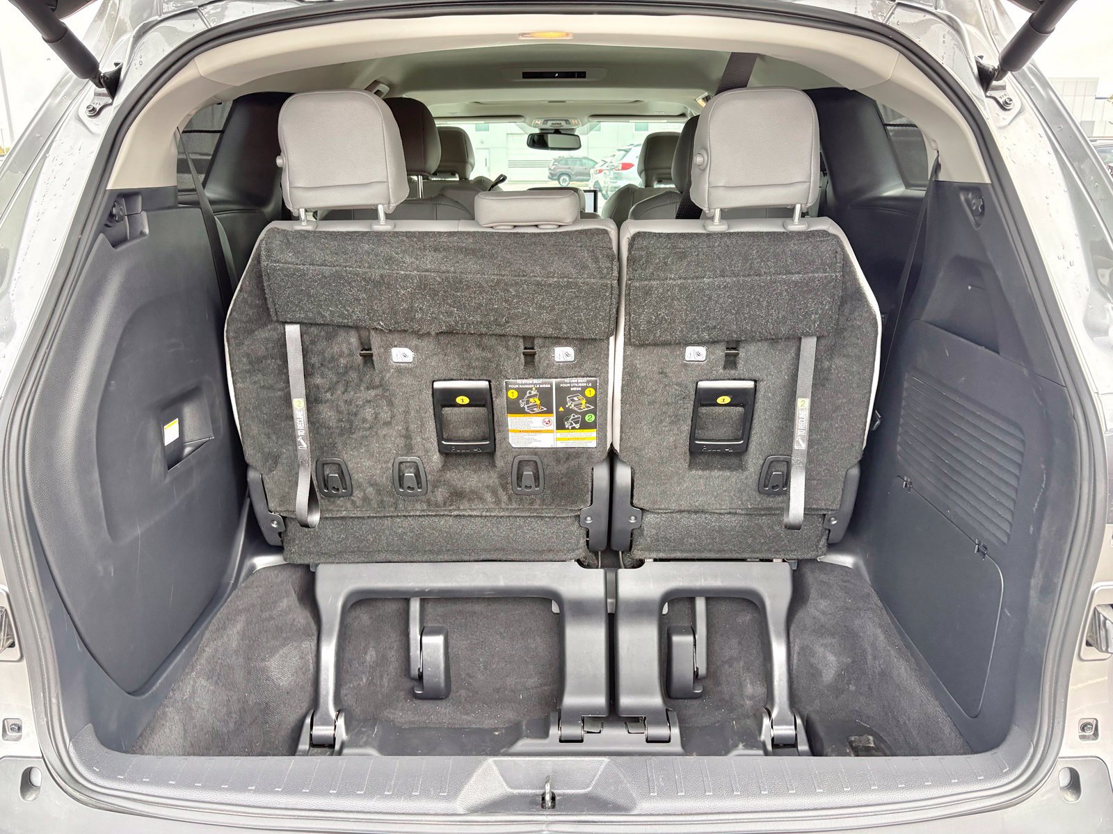 Used 2026 Toyota Sienna XLE FWD image 10