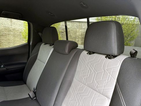 Used 2022 Toyota Tacoma TRD Sport image 25