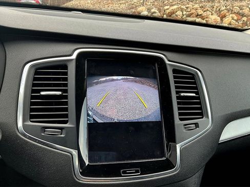 Used 2021 Volvo XC90 T5 Momentum w/ Protection Package Premier image 18