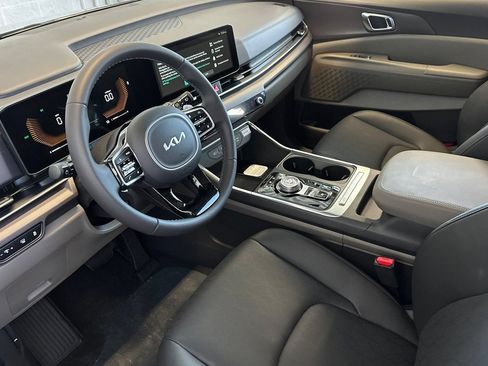 New 2026 Kia Carnival EX FWD image 10