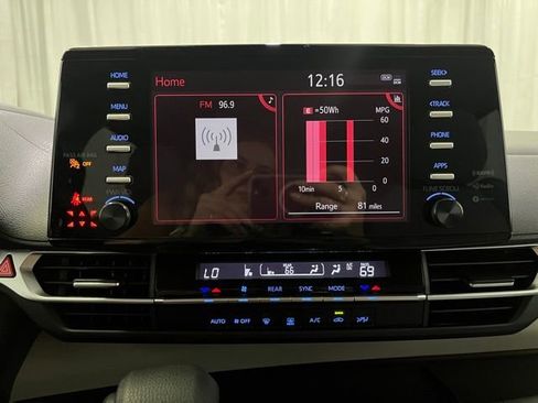 Certified 2023 Toyota Sienna LE FWD image 19