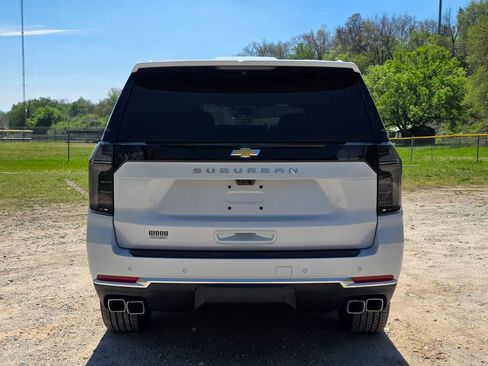 New 2026 Chevrolet Suburban High Country image 3