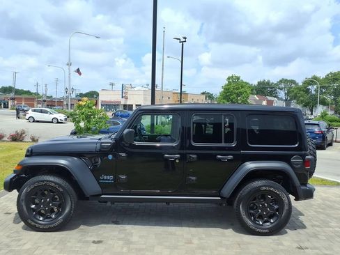 Used 2023 Jeep Wrangler Unlimited w/ Sun & Screen Package AWD/4WD image 5