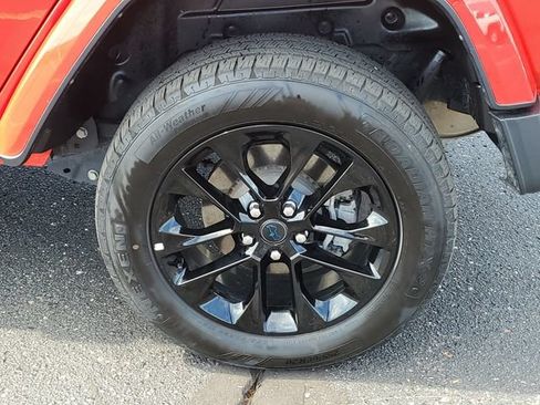Used 2024 Jeep Wrangler Unlimited Sahara AWD/4WD image 28