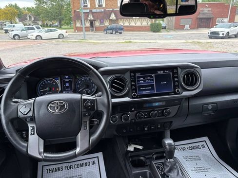 Used 2023 Toyota Tacoma TRD Off-Road w/ Technology Package AWD/4WD image 25