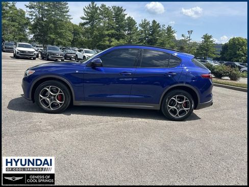 Used 2023 Alfa Romeo Stelvio Ti AWD/4WD image 4