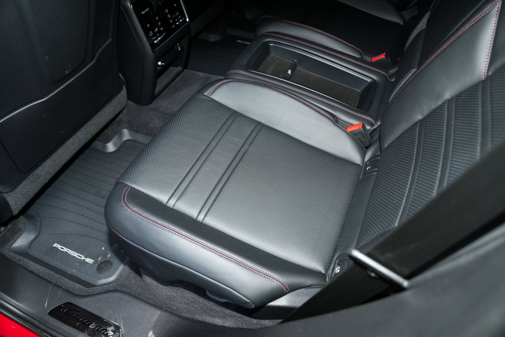 Certified 2023 Porsche Cayenne GTS AWD/4WD image 34