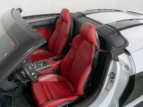 Used 2018 Audi R8 V10 image 16