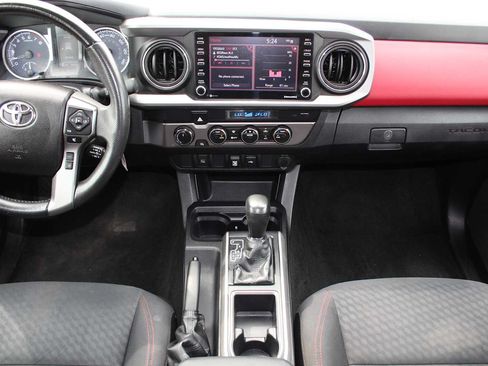 Used 2021 Toyota Tacoma SR5 AWD/4WD image 31